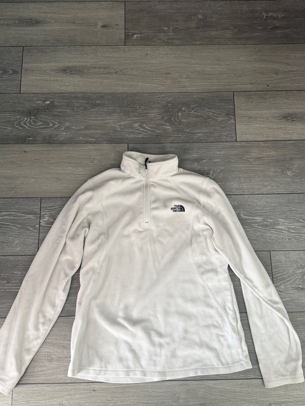 The North Face Women’s White Quarter-Zip Fleece Pullover